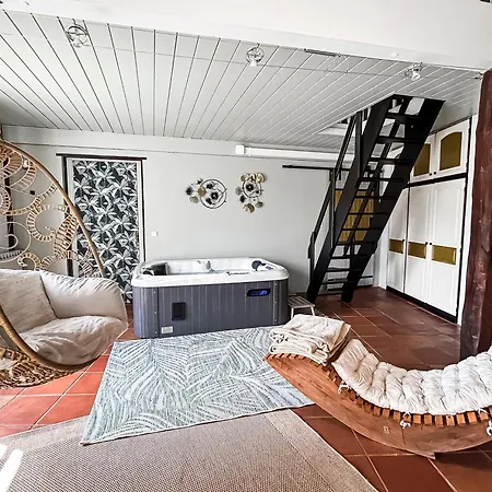 De Charme 70m2, Jacuzzi Et Piscine Partagee Apartman