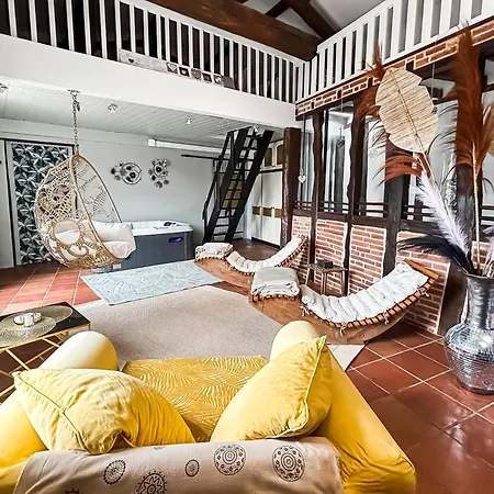 De Charme 70m2, Jacuzzi Et Piscine Partagee *