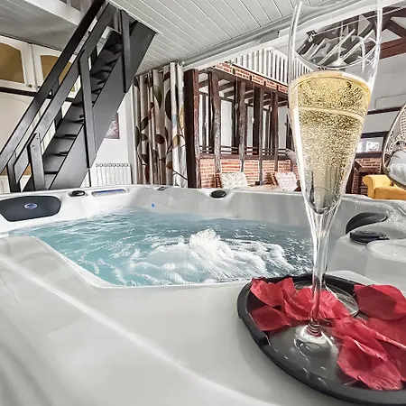 De Charme 70m2, Jacuzzi Et Piscine Partagee Apartman *