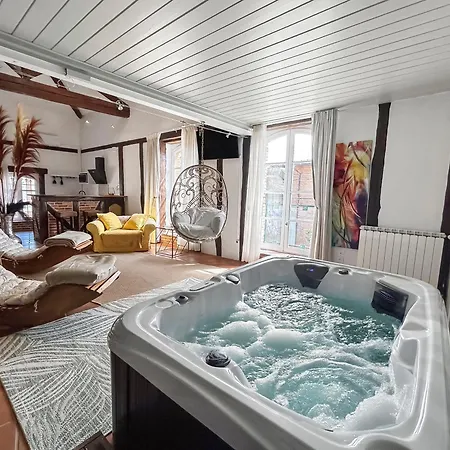 De Charme 70m2, Jacuzzi Et Piscine Partagee