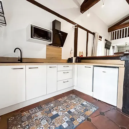 De Charme 70m2, Jacuzzi Et Piscine Partagee Apartment