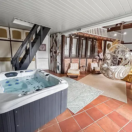 De Charme 70m2, Jacuzzi Et Piscine Partagee Apartment *