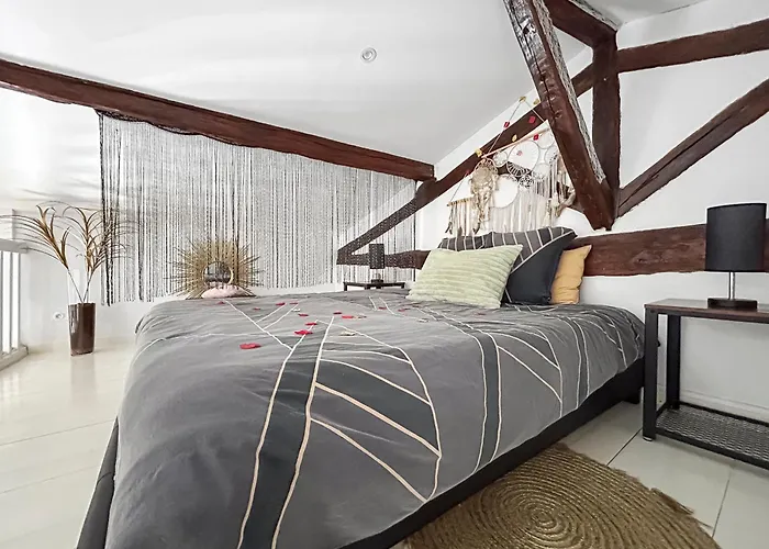 Appartamento De Charme 70m2, Jacuzzi Et Piscine Partagée *