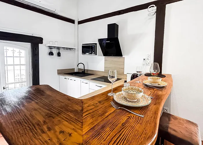 Appartamento De Charme 70m2, Jacuzzi Et Piscine Partagée *