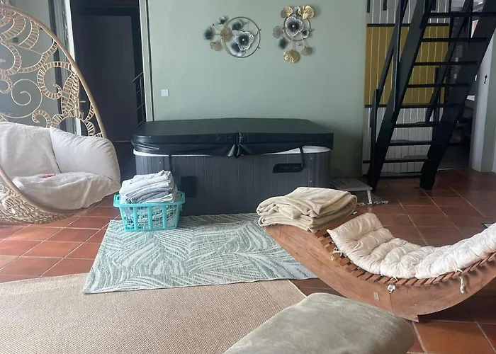 De Charme 70m2, Jacuzzi Et Piscine Partagée *